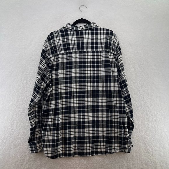 Standard/cloth plaid flannel button up - Picture 3 of 3